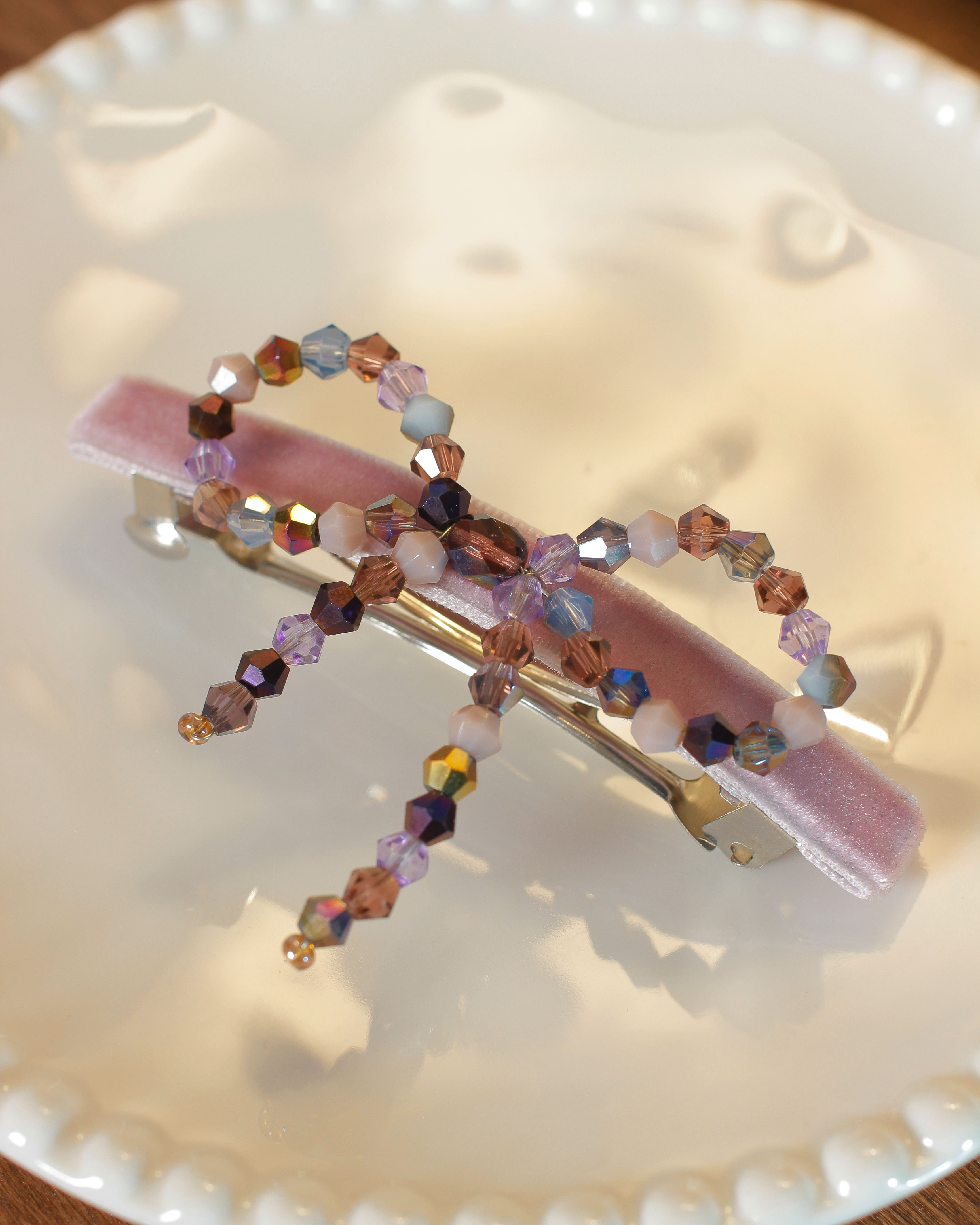 Barrette clip Sophia noeud perles parme Marie Joséphine