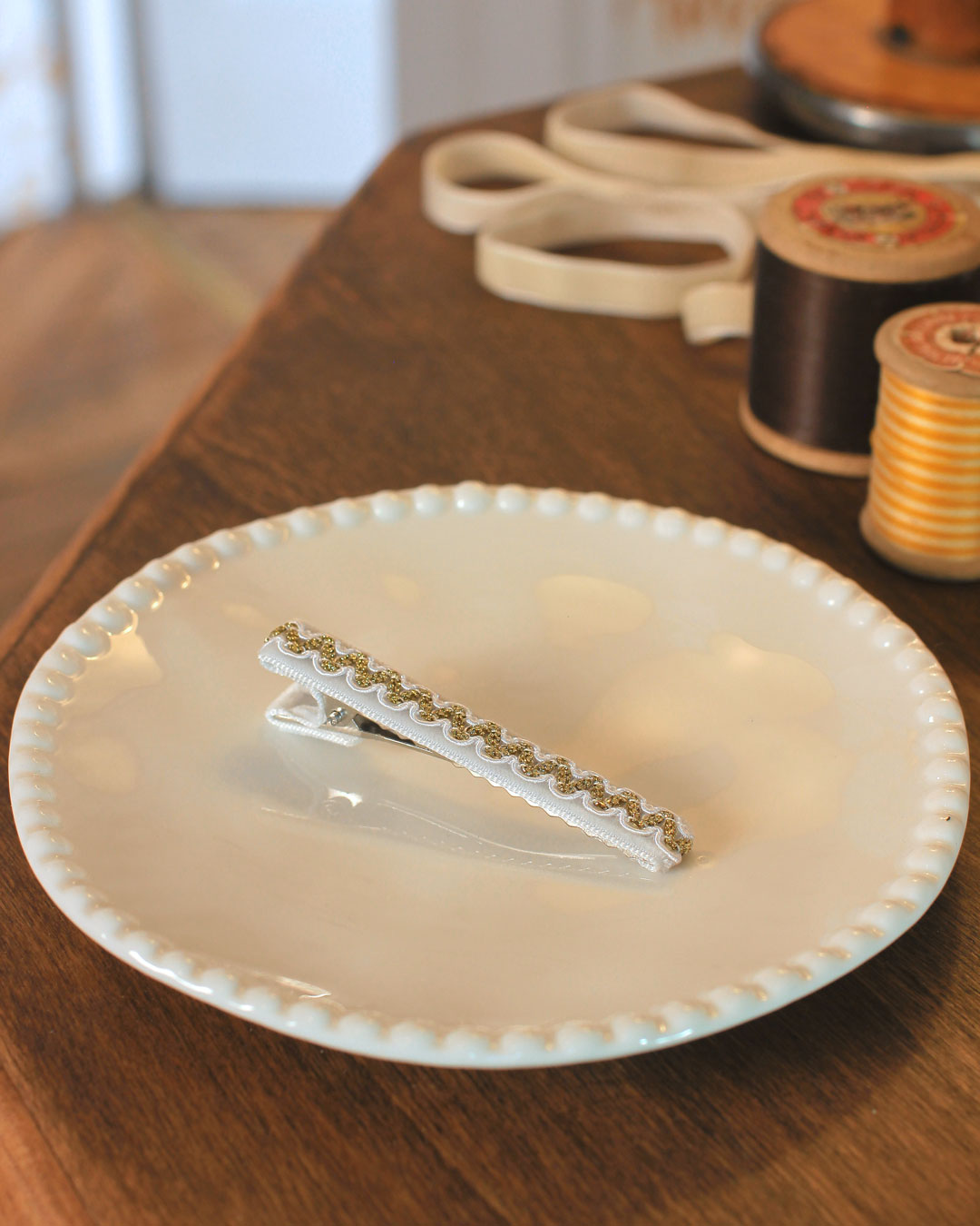 Grande Pince Pop velours blanc croquet brillant blanc et doré Marie-Joséphine