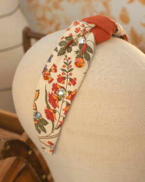 Serre-tête Victoire botanique écru rouge vert et oranges cristaux autrichiens vert clair et oranges Marie-Joséphine