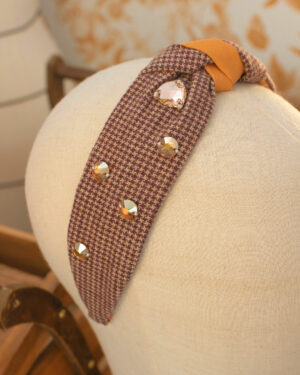 Serre-tête Victoire Notting Hill noeuds entrelacés lainage petit pied de poule violet et parme dessous satiné moutarde cristaux autrichiens roses clairs et jaune d'or Marie-Joséphine