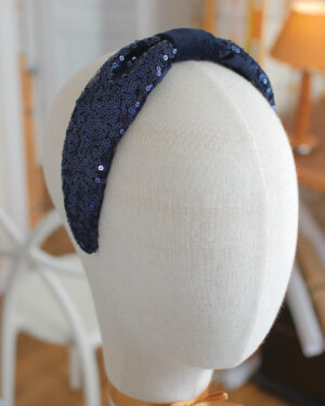 Serre-tete Constance sequins bleu marine, satin de viscose bleu nuit, noeud velours bleu nuit profond Marie-Josephine