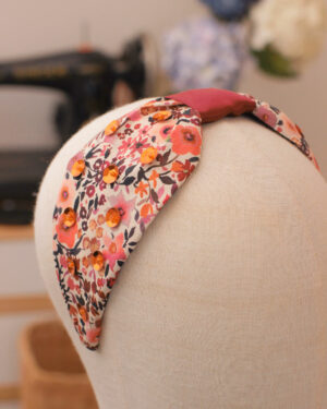 Serre-tête large Elisabeth jardin flamboyant coton fleuri bordeaux rose et orange et satin bordeaux orné de sequins français orange Marie Joséphine