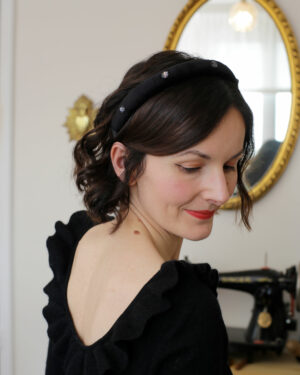 Serre-tête Kate onyx en velours noir et cristaux swarovski noirs Marie-Joséphine