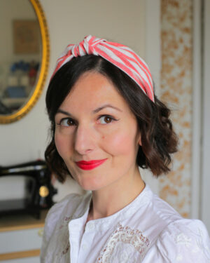 Serre-tête Nicole Transat turban en lin rayé corail blanc et fil lurex Marie-Joséphine