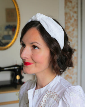 Serre-tête Nicole turban en broderie anglaise ajourée blanche Marie-Joséphine