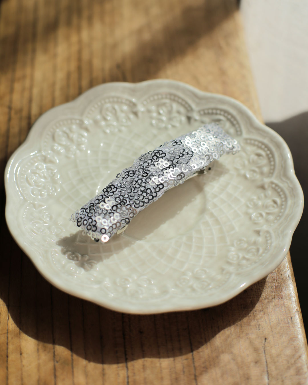 French barrette cheveux Hortense Marie-Joséphine rectangulaire sequins argentés parfaite pour cérémonies et tenues du quotidien