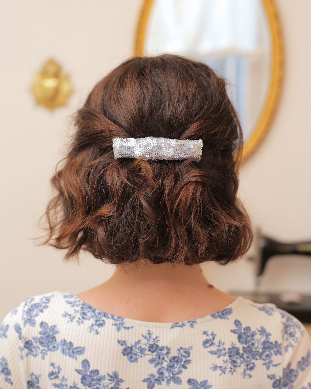 French barrette cheveux Hortense Marie-Joséphine rectangulaire sequins argentés parfaite pour cérémonies et tenues du quotidien