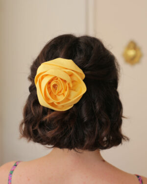 Barrette fleur en tissu rose couture en popeline de coton jaune et cristal swarovski jaune d'or coiffure romantique accessoire cérémonie Marie-Joséphine