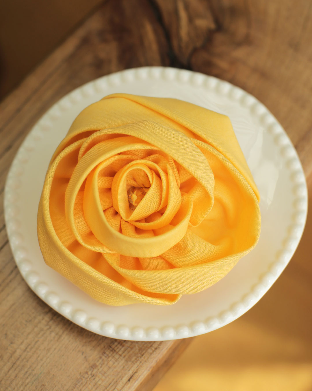Barrette fleur en tissu rose couture en popeline de coton jaune et cristal swarovski jaune d'or coiffure romantique accessoire cérémonie Marie-Joséphine